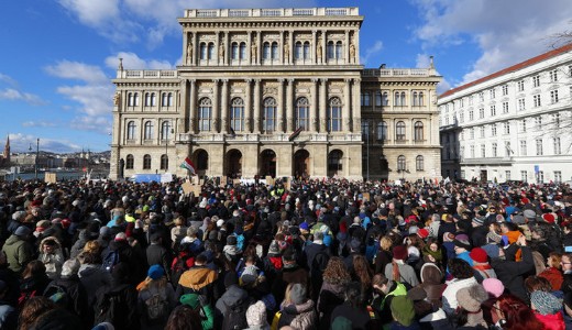 Eld�lt a Magyar Tudom�nyos Akad�mia sorsa 