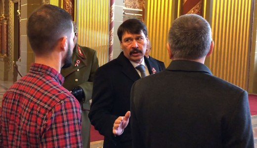 K�v�r L�szl� bossz�t �llt Tordai Bence m�rcius 15-i vide�j��rt: kitiltott h�rom p�rbesz�dest