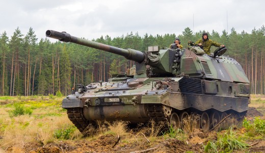 Komoly fegyverkez�sbe kezdett a Magyar Honv�ds�g