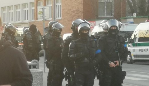 Kszltsg: felfegyverzett rendrk vrjk a magyar szurkolkat 