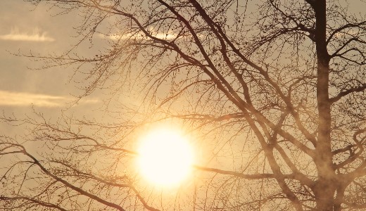 Szeles, de napos id� v�rhat� kedden