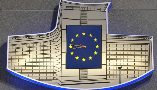 Megszavazta az �ra�t�ll�t�s elt�rl�s�t az EP