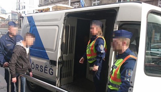 Razzi�znak a F�szekben