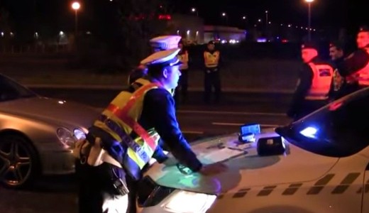 Illeg�lis gyorsul�si verseny helysz�n�n razzi�ztak budapesti rend�r�k