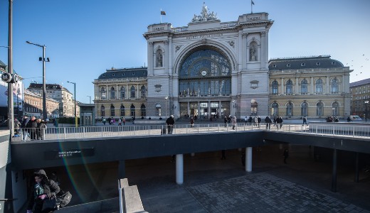 Komoly r�ncfelvarr�st kap a Keleti p�lyaudvar, k�t h�tre bez�rj�k