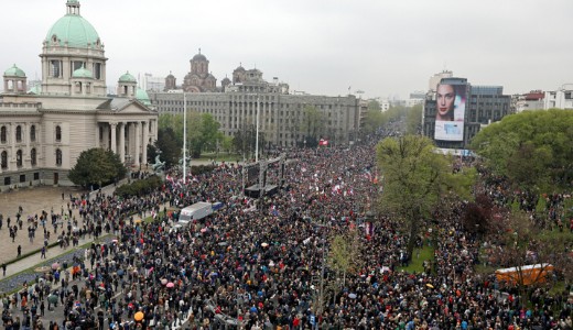 Szijj�rt� szerb�l besz�lt a belgr�di B�kemeneten