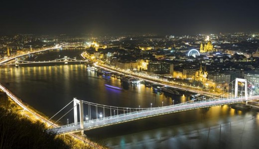 Haj�baleset a Dun�n: sokan a v�zbe zuhantak, t�bbeket m�g keresnek – Hal�los �ldozatok is vannak 