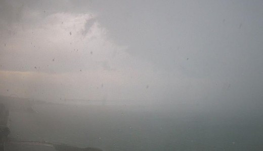 Hatalmas zivatarok csaptak le a Balatonra - durva felh�t�lcs�r alakult ki 