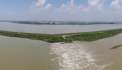 Szlov�k seg�ts�ggel gyors�tj�k a Duna apad�s�t