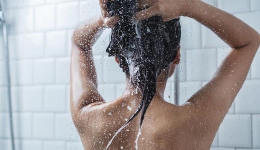 Bekamer�zott f�rd�szob�ban kukkolta a l�nyokat egy apartmanh�z tulajdonosa Balatonbogl�ron 