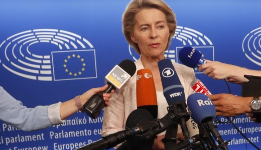 Lehull a lepel: ez�rt bujk�lt k�lf�ld�n �ln�ven Eur�pa �j vezet�je