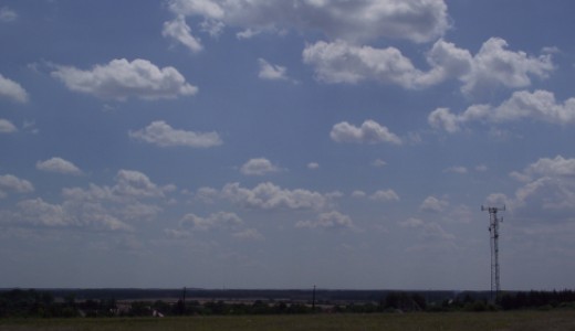 Egyel�re nem t�r vissza a k�nikula