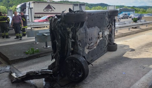 Bedrogozva sz�llt bele aut�j�val a magyar csal�dba a BMW sof�rje