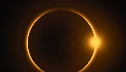 �vek �ta nem l�tott �gi jelens�gben gy�ny�rk�dhet�nk ma este