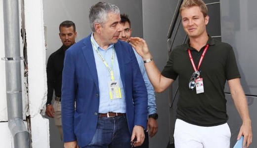 Mr. Bean hi�ba szurkolt Hamiltonnak, az id�m�r�t Verstappen nyerte 