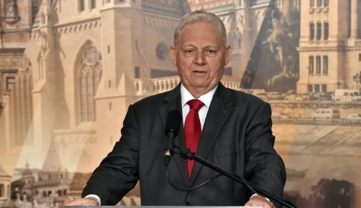 Ez gyorsan ment: itt a bejelent�s Tarl�s Istv�nr�l 