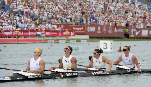 Arany�rmes a n�i kajakn�gyes 