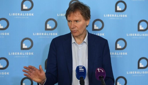 V�ratlan bejelent�s: hat �v ut�n lemondott a p�rt vezet�s�r�l a magyar politikus, 30 �v ut�n t�vozik a k�z�letb�l is 