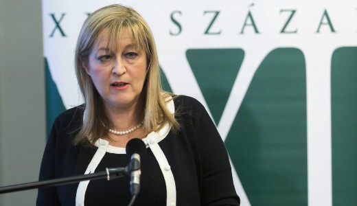 Megpuccsolt�k Schmidt M�ri�t a saj�t int�zet�ben