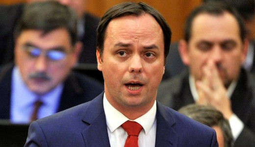 Az egri vr volt igazgatja azzal vdolja Nyitrai Zsoltot, hogy meg akarta sarcolni a vr feljtsra sznt pnzt
