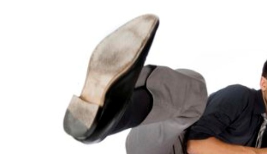 Felt�pt�k a kocsi ajtaj�t, majd fejbe r�gtak egy n�t az Erzs�bet k�r�ton