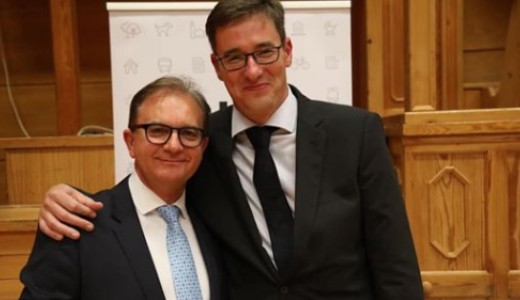 Kar�csony a hangfelv�tel szerint a csal�dj�t fenyeget� MSZP-st �lelgeti, bar�ts�guk sziklaszil�rd