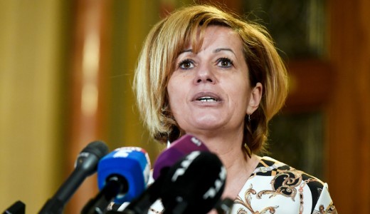 Bang�n� bement a csepeli Fidesz-irod�ba, r�juk h�vt�k a rend�r�ket