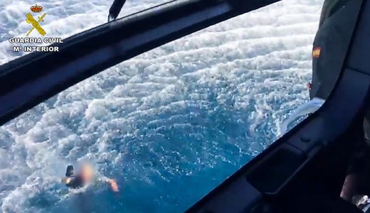 Megmentett�k a drogcsemp�szek az �ket �ld�z� rend�r�k �let�t