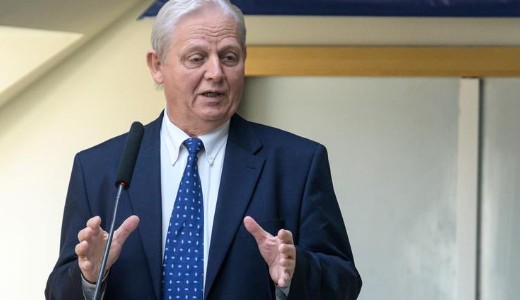 Tarl�s nem veszi �t k�pvisel�i mand�tum�t