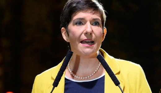 Dobrev Kl�ra vas�rnap besz�lt Orb�nnak 