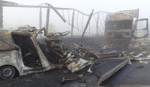 A borzalmasn�l is borzalmasabb: minden aut� porig �gett az M5-�s�n t�rt�nt balesetben, h�t �ldozat