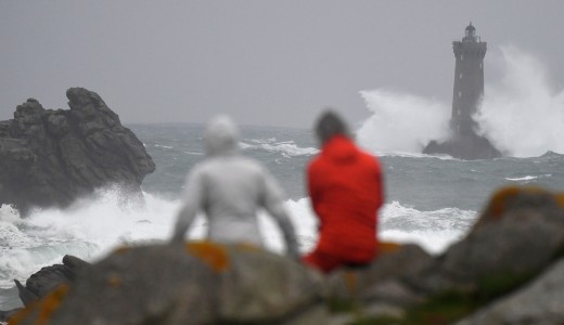 Amelie lecsapott: Franciaorsz�gban is tombol a sz�lvihar