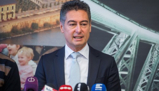 Az MSZP-s vezet�s� Zugl� a parkol�si botr�nyban �rintett csal�t�l v�s�rolna parkol�automat�kat