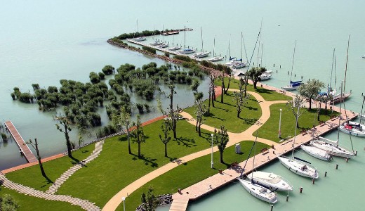 A balatonfredi kiktt is megvette Mszros s Tiborcz cge