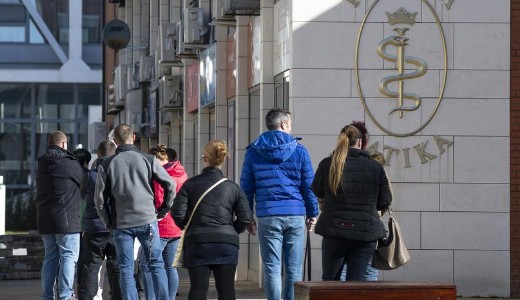 Helyrell az ellts, rkeznek a gygyszertrakba a kzferttlentk