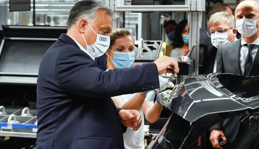 Orbn Viktor elment a gyri Audi gyrba, nagy dolgot grt