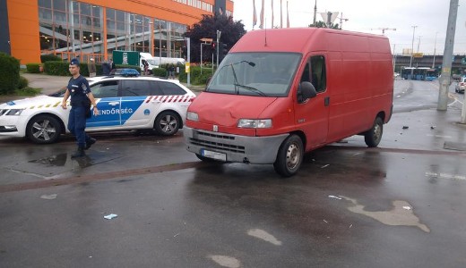 Breaking: gyalogosok kz rohant egy kisteheraut Budapesten, tbb srlt van