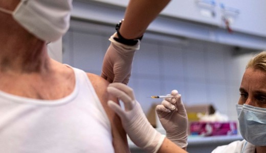 40 ezer vakcint adunk Csehorszgnak