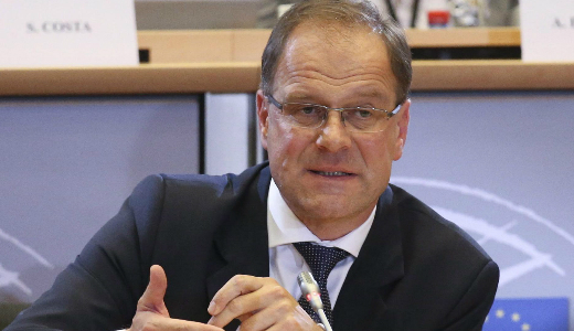 Gyorshr: Navracsics nem lehet oktatsi biztos